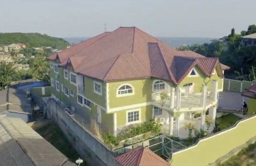 Akyinim Villa | E.A. Villa at Palm Lands TakoradinLuxury house overlooking the Atlantic ocean