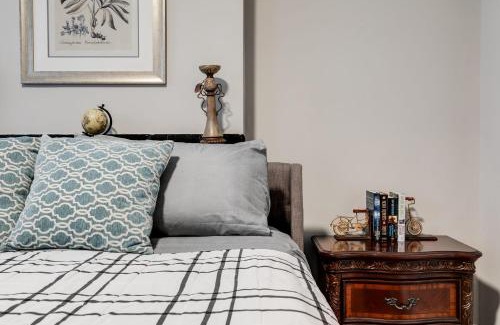Museum District Apartment | E2 Centrally located in Carytown fully fenced