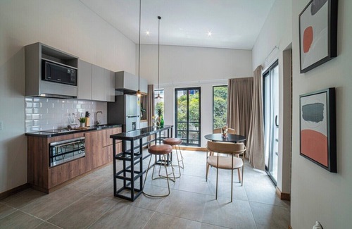 Granada Apartment | E301 - Amazing Top Floor Studio in Centenario