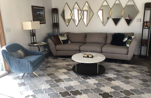Black Wolf House | EAA minutes away. Channel on lake Winnebago