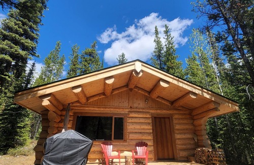 Jasper Cabin | Eagle's Nest Log Cabin, Remote, Off Grid Wilderness location adj Jasper Nat Park