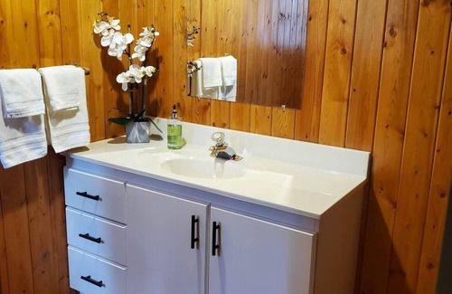 Jasper Cabin | Eagle's Nest Log Cabin, Remote, Off Grid Wilderness location adj Jasper Nat Park