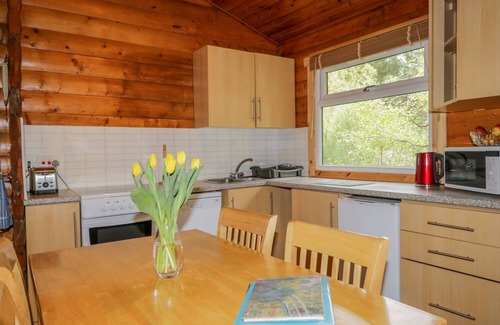 Marybank Cottage | EAGLE LODGE, pet friendly, with a garden in Strathpeffer