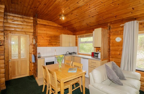 Marybank Cottage | EAGLE LODGE, pet friendly, with a garden in Strathpeffer