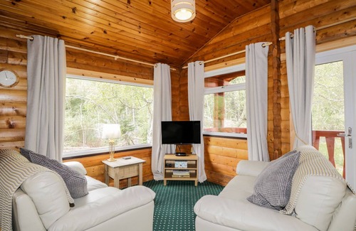 Marybank Cottage | EAGLE LODGE, pet friendly, with a garden in Strathpeffer