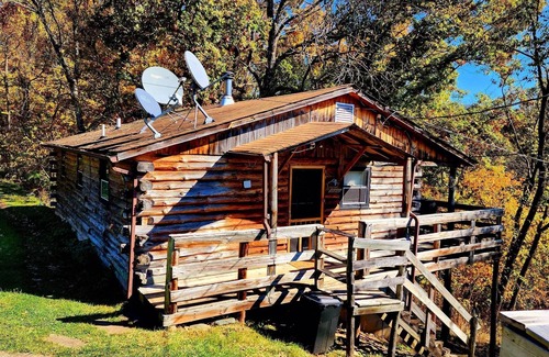 Elkton Cabin | Eagle Log Cabin at Mountaintop Ranch bordering Shenandoah National Park