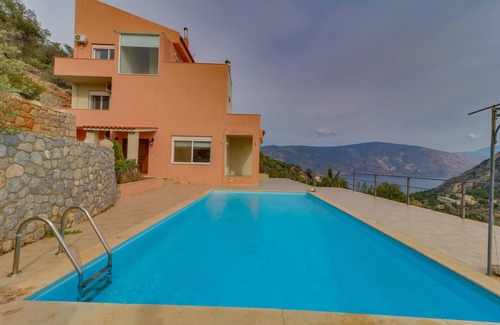 Chouliarades Villa | Eagle Nest Villa