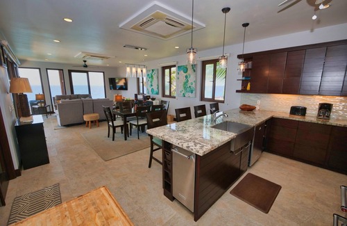 Lighthouse Estates Villa | Eagle Ray - a luxurious waterfront villa.