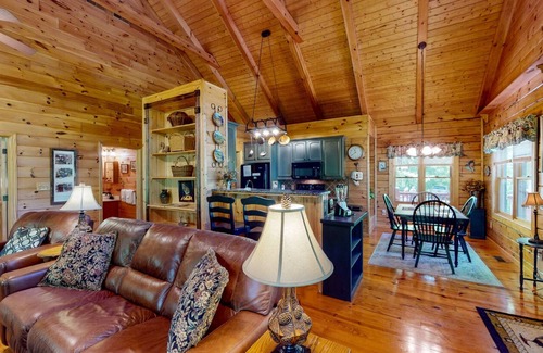 Clarkesville Cabin | Eagle Rest - 3rd Night Free! See Details Below.