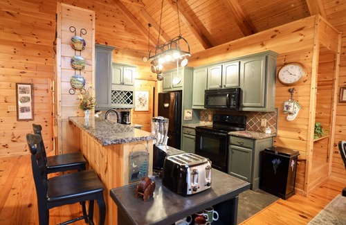 Clarkesville Cabin | Eagle Rest - 3rd Night Free! See Details Below.