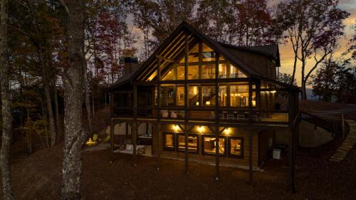 Aska House | Eagle Ridge - Luxury Mountain View Home wFire Pit