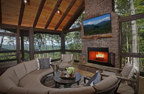 Aska House | Eagle Ridge - Luxury Mountain View Home wFire Pit