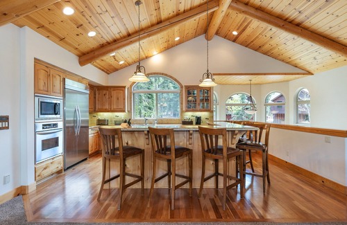 Tahoe Pines House | Eagle Rock By Tahoe Getaways - 4BR West Shore w Hot Tub, Pet Friendly