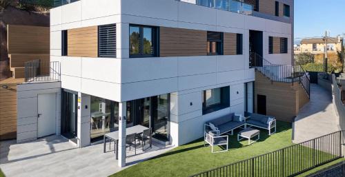 Santpedor Apartment | EAGLE'S NEST