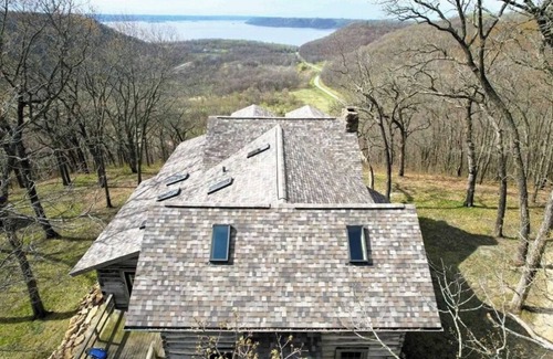 Ferryville Cabin | Eagle View Lodge - 1850's Driftless Log Cabin w/Hot Tub