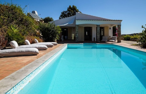 Fonte do Bispo Villa | Eagles Nest - a beautifully furnished, 3 bedroom house with pool and sea views.