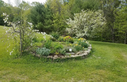 Dresden House | "Eagles Nest" Charming Post & Beam House near Eastern River, Beautiful fields,