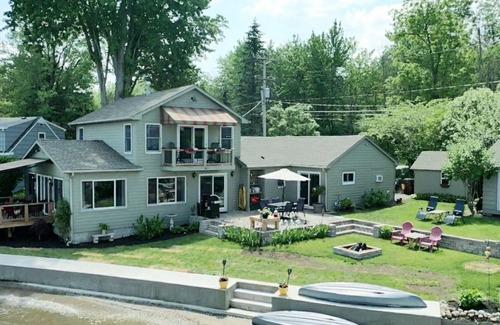 Geneseo House | Eagles Nest of Conesus Lake with a Pontoon Boat