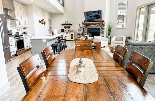 Shelby House | Eagles Nest on Lay Lake: Firepit & Stunning Views