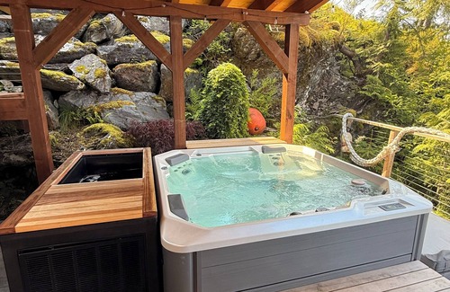 Ketchikan Apartment | Eagles Perch with Nordic Spa