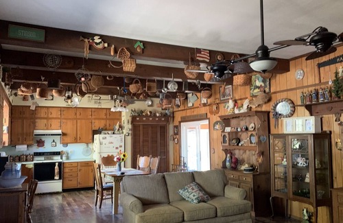 Franklin Other | Early 1800 farmhouse sitting in the middle of beautiful farmland.