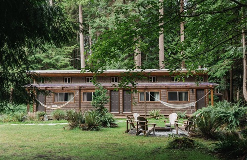 Savary Island Cabin | Earth suite 3 at the Savary Island Resort