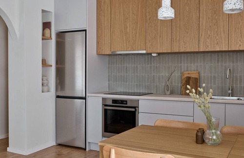 Filopappou Apartment | Earthy Comfort 2bd Apt With Koukaki Views