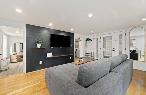 Depot Bench House | Earthy Pearl - 1 Bedroom Suite @ the Boise Depot