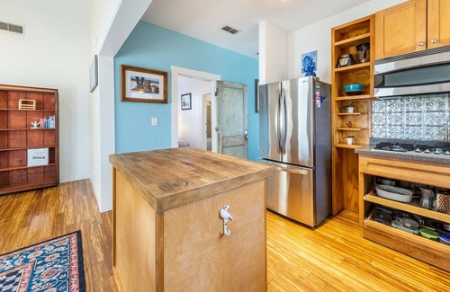Govalle Cottage | East Austin Bungalow - Parking - W/D - Updated - 2 Miles to E 6th - Yard