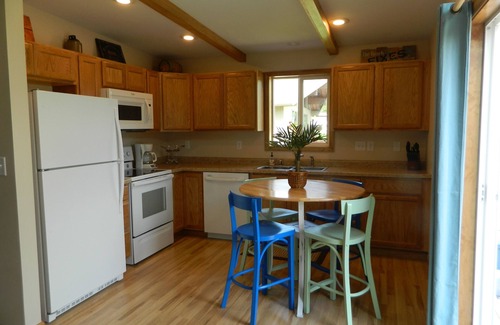 Elk Rapids Cottage | EAST BAY LOCATION! DATES Available! Walking Distance to Lake Michigan!