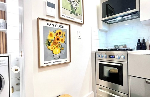 East Village Apartment | East Emerald Studio - Sleeps 3