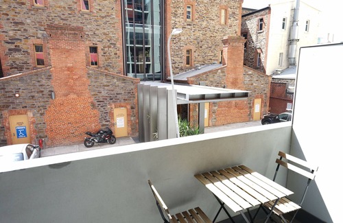 Adelaide Central Business District Apartment | East End CBD Apt-2 Queen beds+free secure parking+Netflix