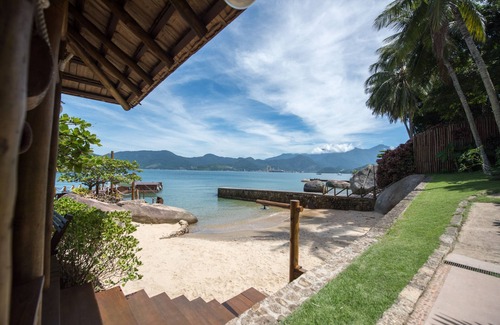 Ponta Leste House | East end. Spectacular seafront house with 7 bedrooms, private beach.
