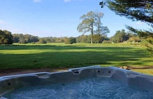 Thornton Hough Cottage | East Lodge Cottage with private hot tub