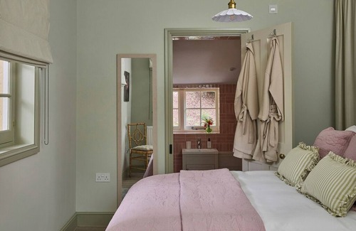 Dedham Cabin | East Lodge is set on edge of the beautiful Langham Hall Estate