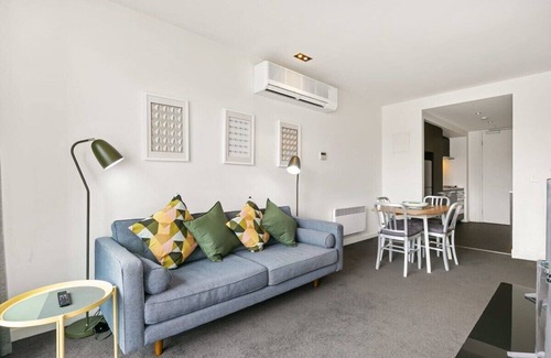 East Melbourne Apartment | East Melbourne Apartmnt: City Views & Pet-Friendly!