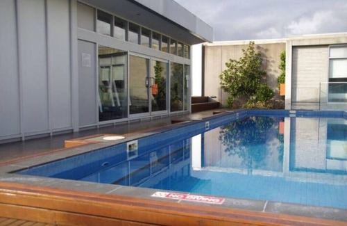 East Melbourne Apartment | East Melbourne Apartmnt: City Views & Pet-Friendly!