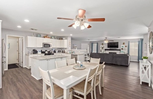 East Mesa House | East Mesa home sleeps 6 close to hwys Legacy Sports