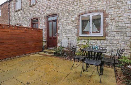 Flamborough House | EAST NEWK COTTAGE, pet friendly, with a garden in Flamborough