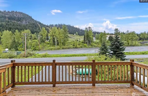 Hyak Cabin | East Peak Hideout -ski in/ski out + games room