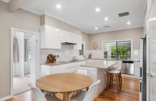East Toowoomba House | East Toowoomba Residence - 4 Beds - Sleeps 6