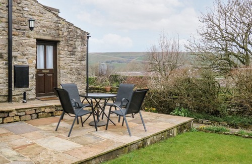 Newbiggin-in-Bishopdale Cottage | EASTBURN COTTAGE, family friendly, with open fire in Newbiggin