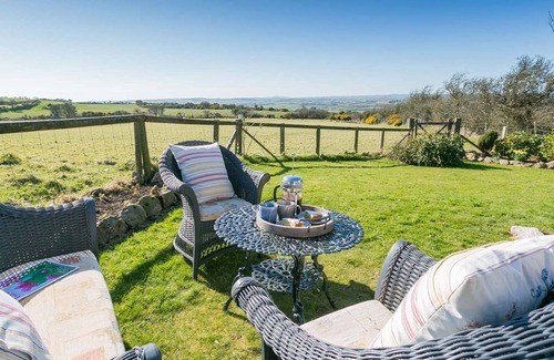Llanerchymedd Cottage | Easter Cabin - a remote that sleeps 4 guests in 2 bedrooms