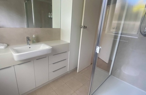 Geelong Apartment | Eastern Beach Studio Apartment - 1 min walk to Geelong Waterfront