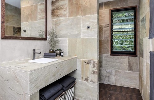 Montecollum Cottage | EASTERN RISE-Unique Artisan home Byron Hinterland