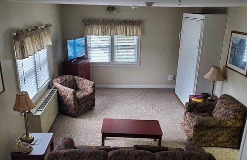 North Conway Resort | Eastern Slope Inn Resort Timeshare Rental July 9th to 16th only. Price reduced!