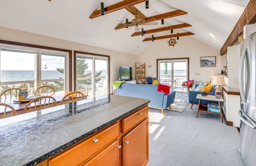 North Eastham Cottage | Eastham Beach House w/Bay Views & Beach Access!