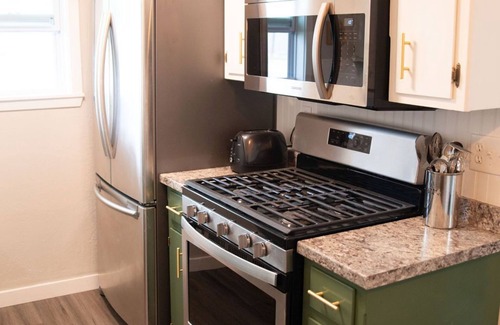 Johnston Terrace Apartment | Eastside duplex. New reno, great for remote working.