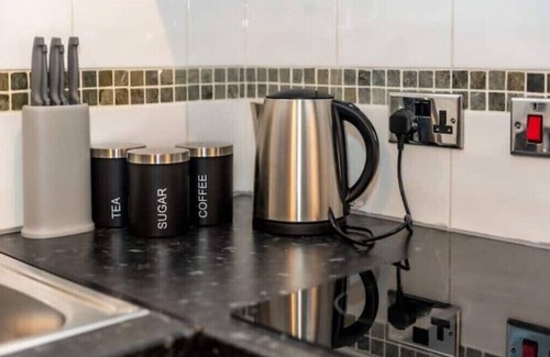Hanham Apartment | Eastville Superb Dwelling, sleeps up to 4 guests