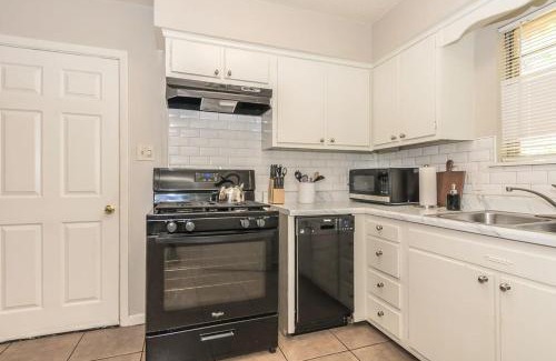 Little Rock House | Easy Access to Everything - The Westside Nest